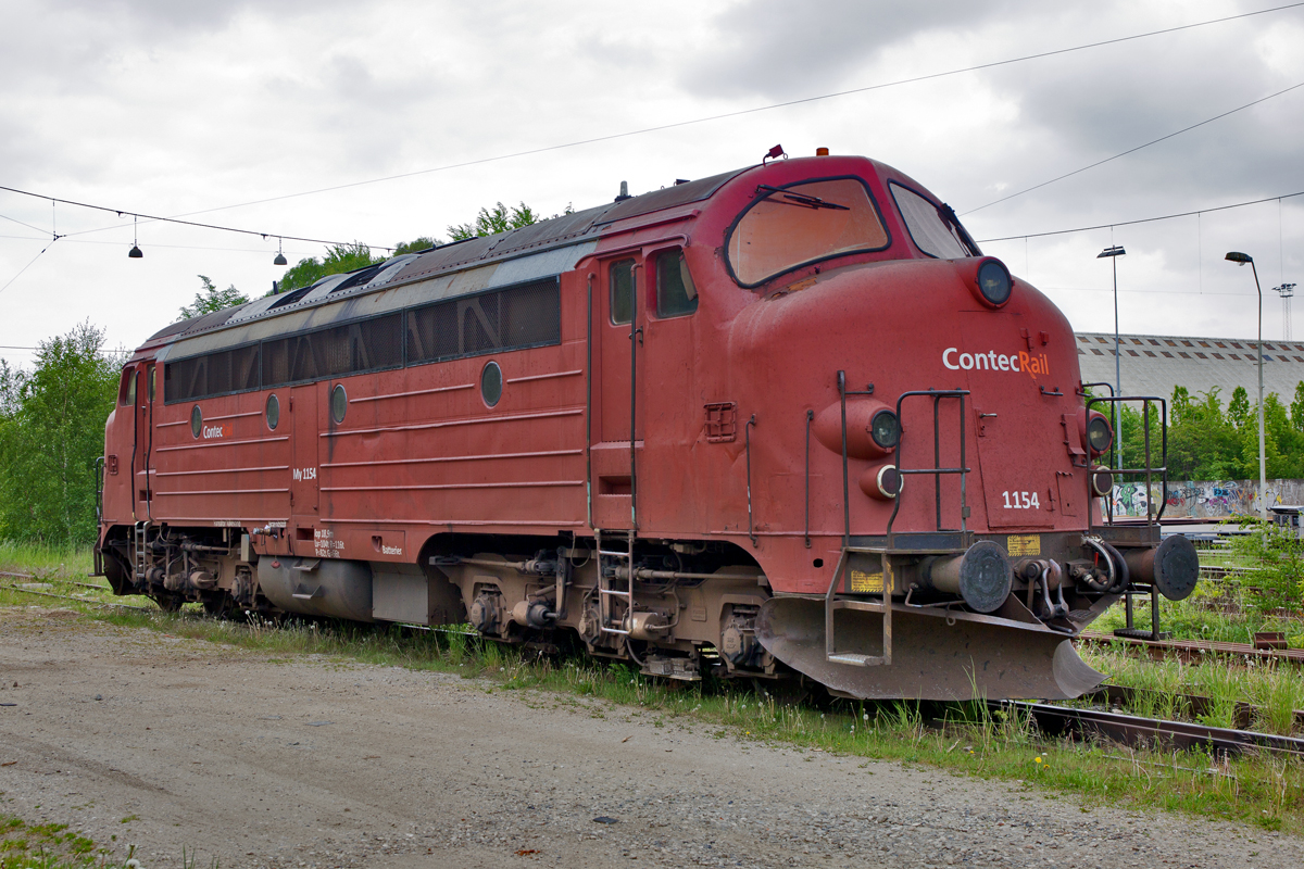 Im Hafengelände von Fredericia steht am 19.5.2016 die Dieselokomotive My 1154 Contec Rail abgestellt.