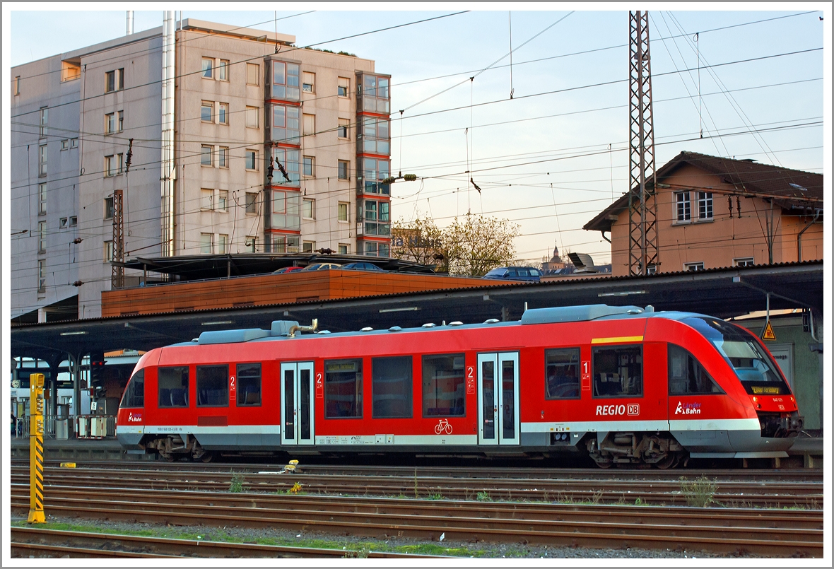 Im Hauptbahnhof Siegen steht am 16.11.2013 der Dieseltriebwagen 640 029-4 (9580 0 640 029-4 D-DB ABp) ein Alstom Coradia LINT 27 der DreiLnderBahn als RB 93 (Rothaarbahn) nach Bad Berleburg bereit.
