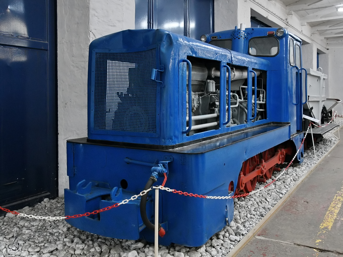 Im Jahr 1960 wurde bei LKM diese Schmalspur-Diesellok vom Typ V10 C gebaut und als 
Nr. 3 bei der Rüganer Kreidebahn eingesetzt. (Oldtimermuseum Prora, November 2022) 