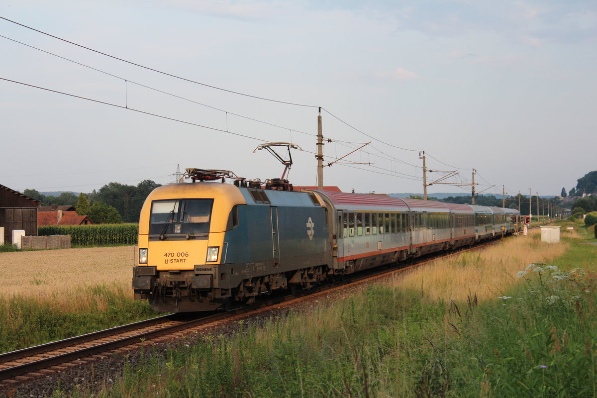 Im Jahr 2015 gab es einen Lokumlauf der ungarischen Reihe 470 mit dem EC151/150 von Wien Hbf nach Spielfeld-Straß und zurück.
Am Abend des 12.7.2015 zieht die 470 006 den EC150  Emona  von Spielfeld-Straß nach Wien Hbf hier bei Neudorf ob Wildon zwischen den Bahnhöfen Wildon und Werndorf.