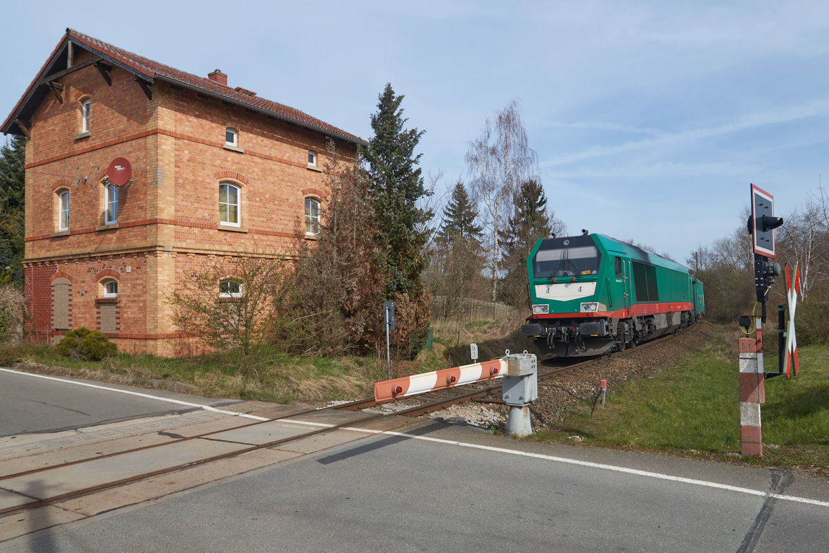 Im Jahr 2022 wird wieder Sand von Kayna nach Braunichswalde transportiert, wo dieser zur Abdeckung der Tailings aus der Uranaufbereitung Seelingstädt verwendet wird. Am 13.04.2022 fuhr ein solcher Sandzug, gezogen von 264 005 durch Frankenau.