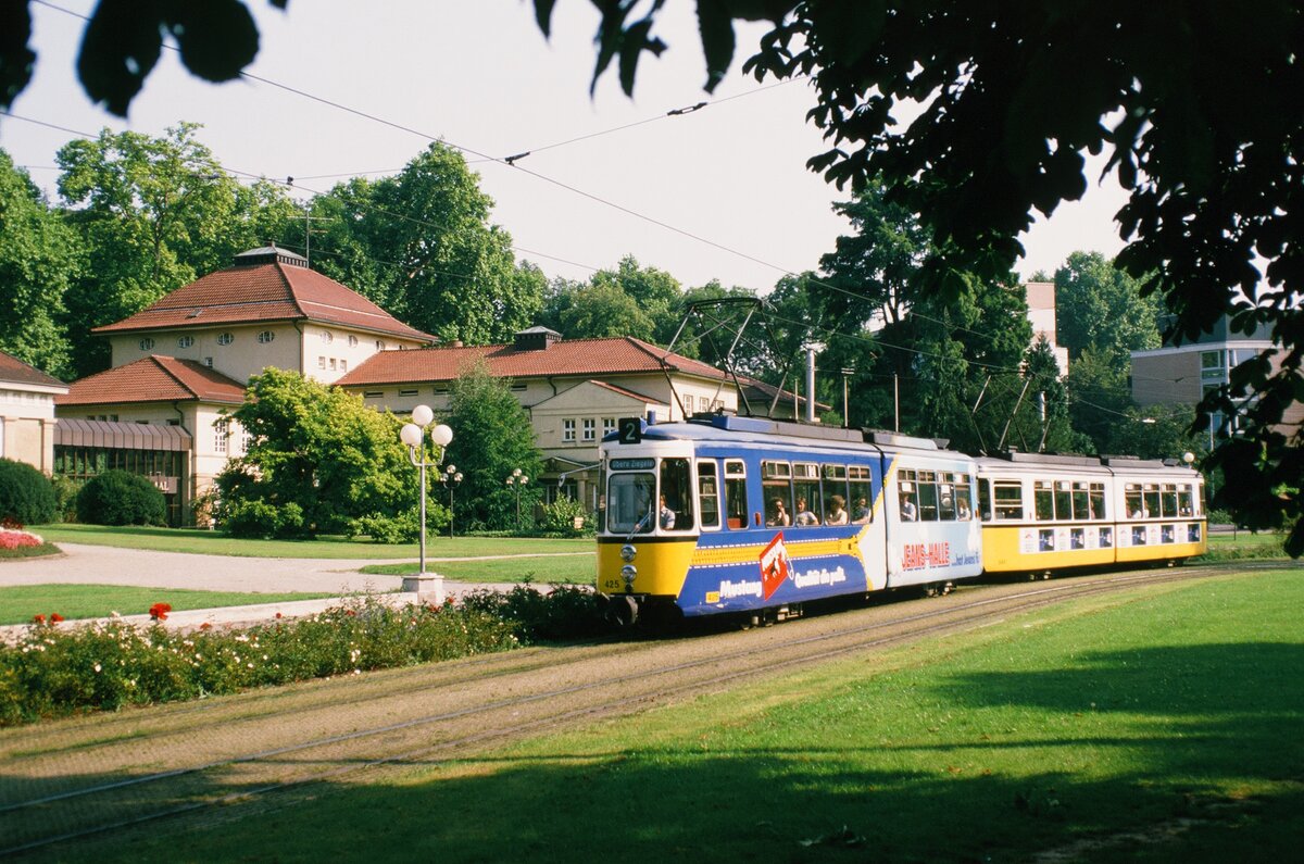 Im Kursaal-Geb�ude neben der Stra�enbahn in Stuttgart- Bad Cannstatt (Stra�enbahnlinie 2) habe ich eine Pr�fung in Rechnungswesen nicht bestanden (einzige nicht-bestandene Pr�fung meines Lebens), obwohl ich sonst fr�her im Gymnasium immer einer der besten Sch�ler gewesen war.  Wie dem auch sei, die Stra�enbahn k�mmerte das wenig und sie konnte noch einige Zeit im sch�nen Bad Cannstatt fahren. Das Datum ist leider unbekannt.