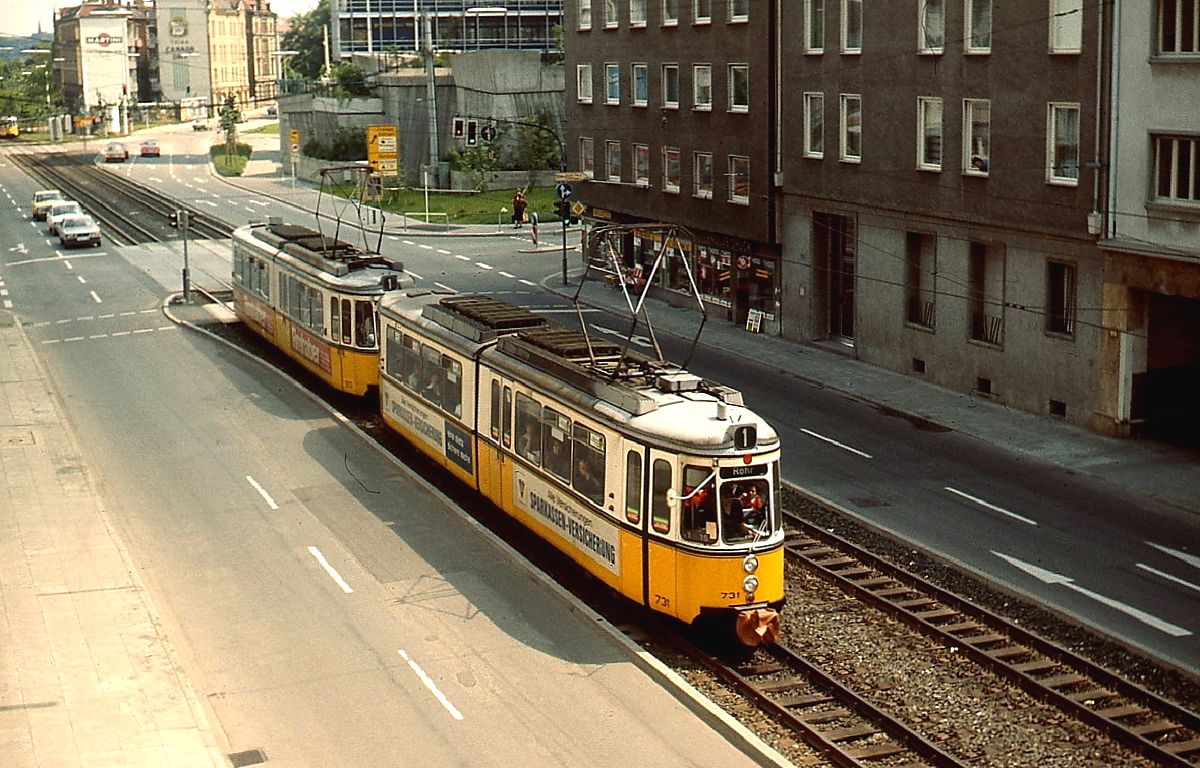 Im Mai 1978 fährt der GT4 731 mit einem weiteren GT4 als Linie 1 von Fellbach nach Rohr durch die Neckarstraße. Aus dem Fenster meines Pensionszimmers hatte ich einen optimalen Blick auf den Straßenbahnverkehr.