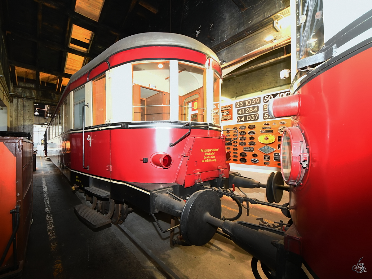 Im Mecklenburgischen Eisenbahn- und Technikmuseum Schwerin ist der 1935 gebaute Beiwagen VB 147-052 ausgestellt. (März 2022)