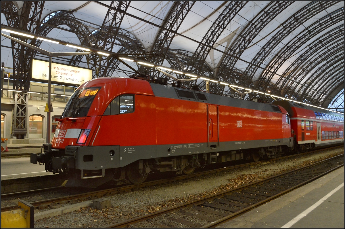 Im Nahverkehr statt vor dem IC. 182 017 in Dresden Hbf. Februar 2015.