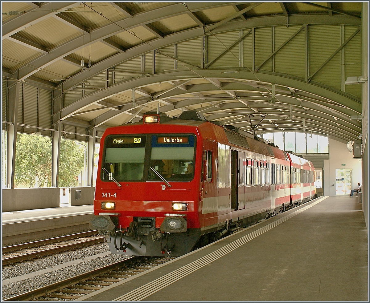Im  neuen  Bahnhof von Le Brassus wartet der CJ RBDe 560 141-4  La Vouivre  (ex SBB RBDe 560 002-8  Sempach Neuenkirch ) mit Bt als Regionalzug nach Vallorbe auf die Abfahrt.

16. August 2009