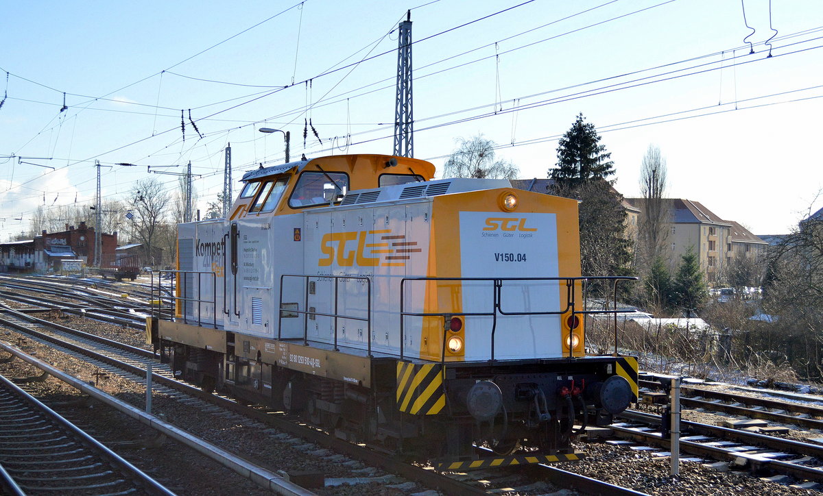 Im neuen Farbschema sehe ich hier sie hier vor Ort das erste Mal, die optisch ansprechende SGL V 150.04 (92 80 1293 510-4 D-SGL) am 05.02.18 verlässt den Gbf. Berlin-Köpenick 