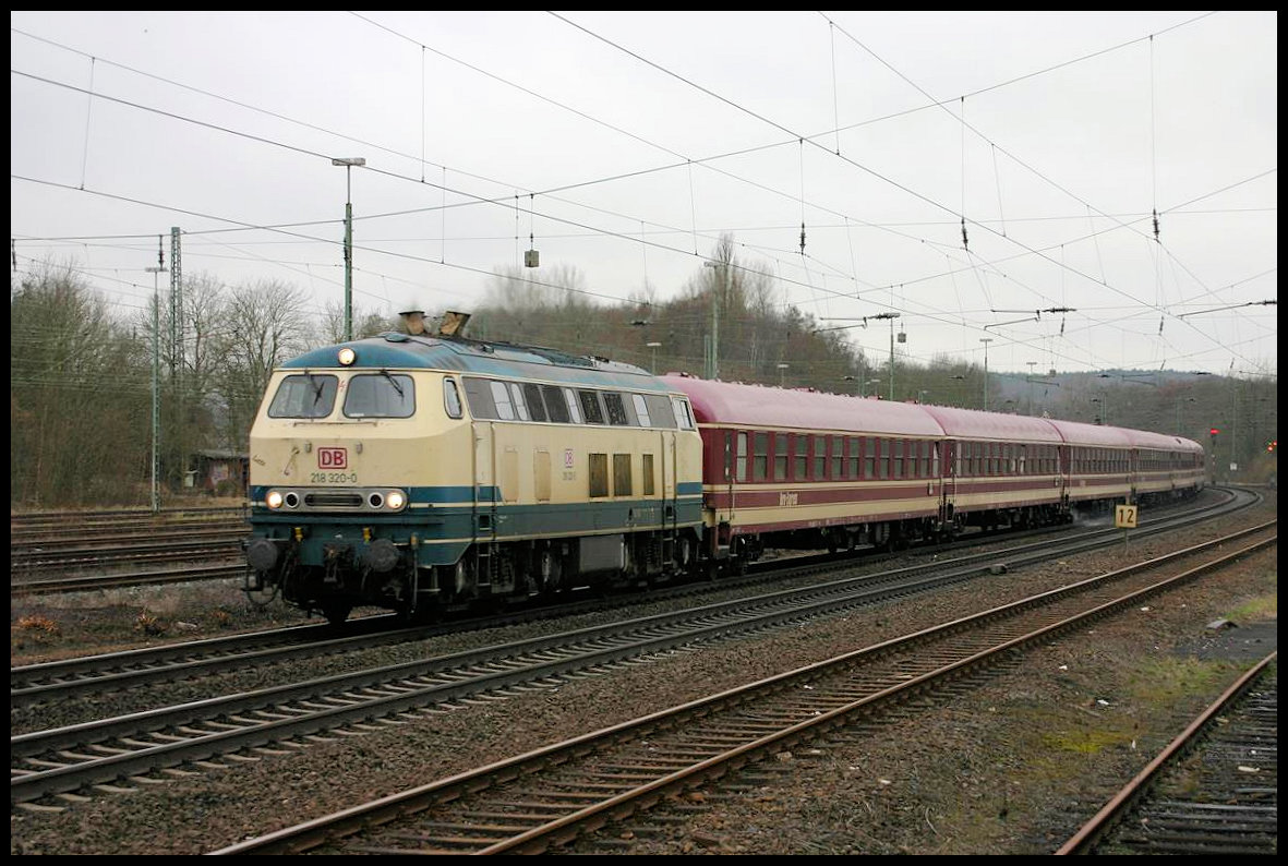 Im Nostalgie Outfit kam D 218320-0 am 1.4.2006 um 9.13 Uhr mit einem Euro Express Sonderzug, gechartert von On Wheels nach Hamburg, durch den Bahnhof Hasbergen.