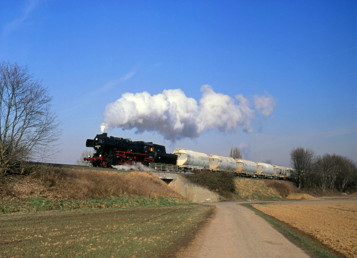 Im Rahmen des fünfjährigen Firmenjubiläums der Neuss-Düsseldorfer Häfen war die Leipziger 52 8154 im Winter 2008 für ein paar Tage mit der Bespannung von Güterzügen zwischen dem Kalkwerk Rohdenhaus und Rommerskirchen betreut. Am 18.02.2008 beförderte sie den DGS 89743 bei Bergheim-Rheidt.