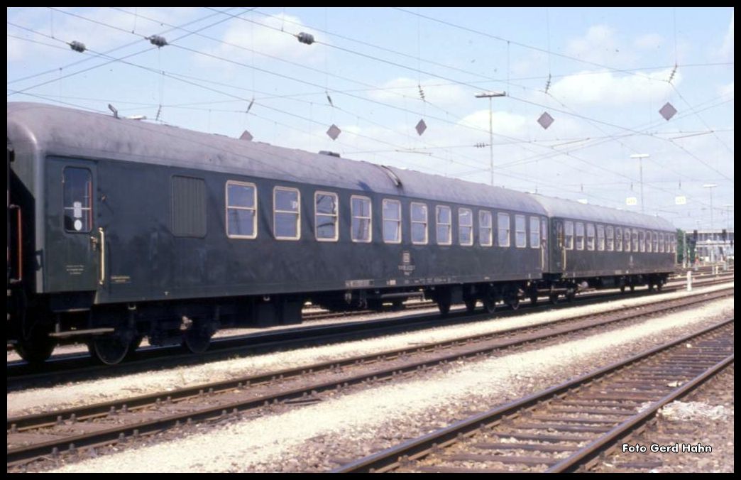 Im Rbf Mannheim standen am 25.5.1990 diese beiden Bcm Wagen: Vorne ist Bcm 518055-40912-3 zu sehen. Dahinter steht Bcm 518055-40901-6.