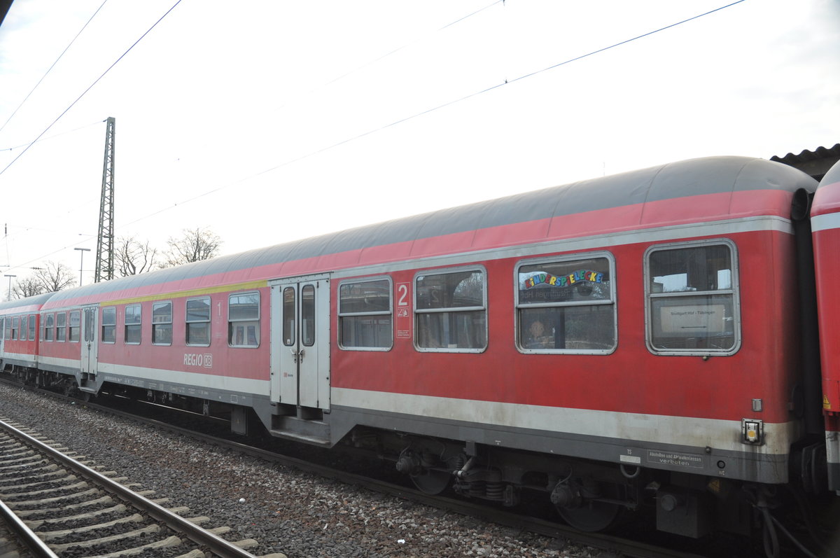 Im RE 22016 Tübingen-Stuttgart war am 16.03.17 der Letzte Stuttgarter ABnrz 403 eingereit!
50 80 31-34 191 ABnrz 403.4 

Reutlingen HBF