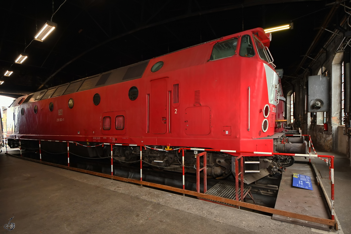 Im Sächsischen Eisenbahnmuseum in Chemnitz-Hilbersdorf war die Diesellokomotive 219 003-1 ausgestellt. (September 2020)