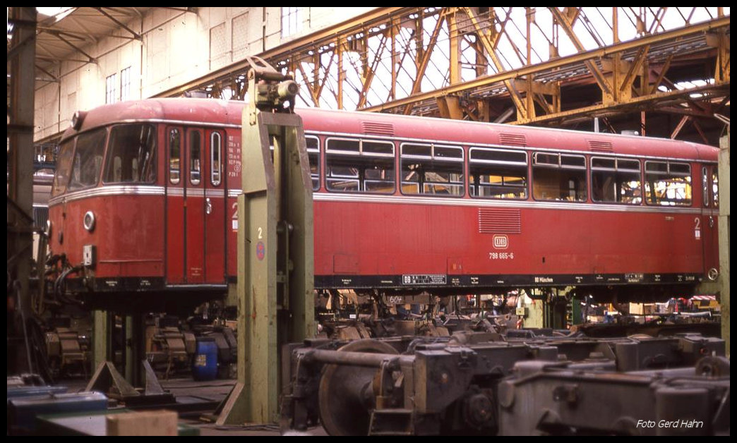 Im September 1989 wurden alte DB Schienenbusse für die TCDD aufgearbeitet und anschließend in die Türkei gebracht. Am Tag der offenen Tür im AW Bremem am 17.09.1989 befand sich 798665 in der Aufarbeitung für die TCDD.