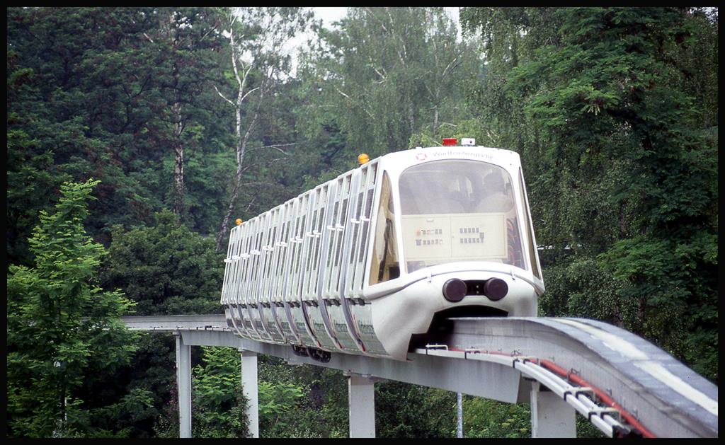 Im Sommer 1993 fand in Stuttgart die IGA statt. Aus diesem Anlass wurde eigens eine Einschienenbahn errichtet. Am 23.6.1993 war ich damit unterwegs.