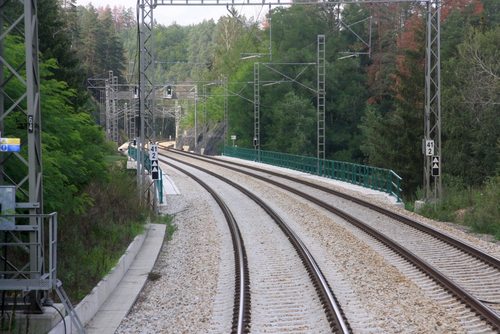 Im Strecken-Km 41,2 der KBS-Strecke 250 (Brno - Havlíčkův Brod) befindet sich diese Brücke. Bild vom 24.August 2019.