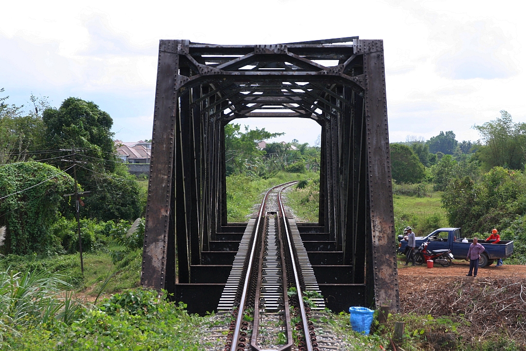 Im Strecken-Km. 831,28 der Linie von Thung Song Junction nach Kantang liegt diese Brücke über den Nang Noi. Bild vom 10.Jänner 2023.