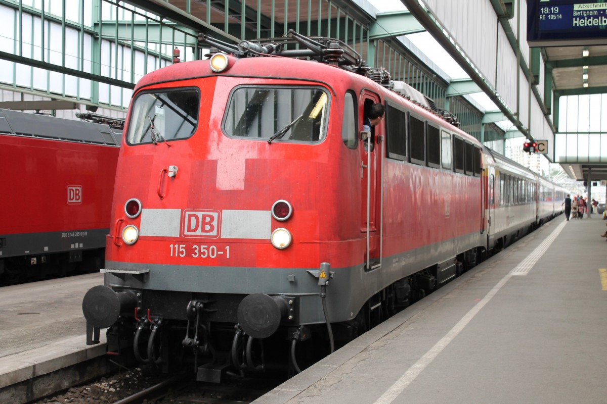 Im Stuttgarter HBF, Eine Lok der Nummer 115 nur noch selten zu sehen,bild ist Endstanden am 31.08.2013