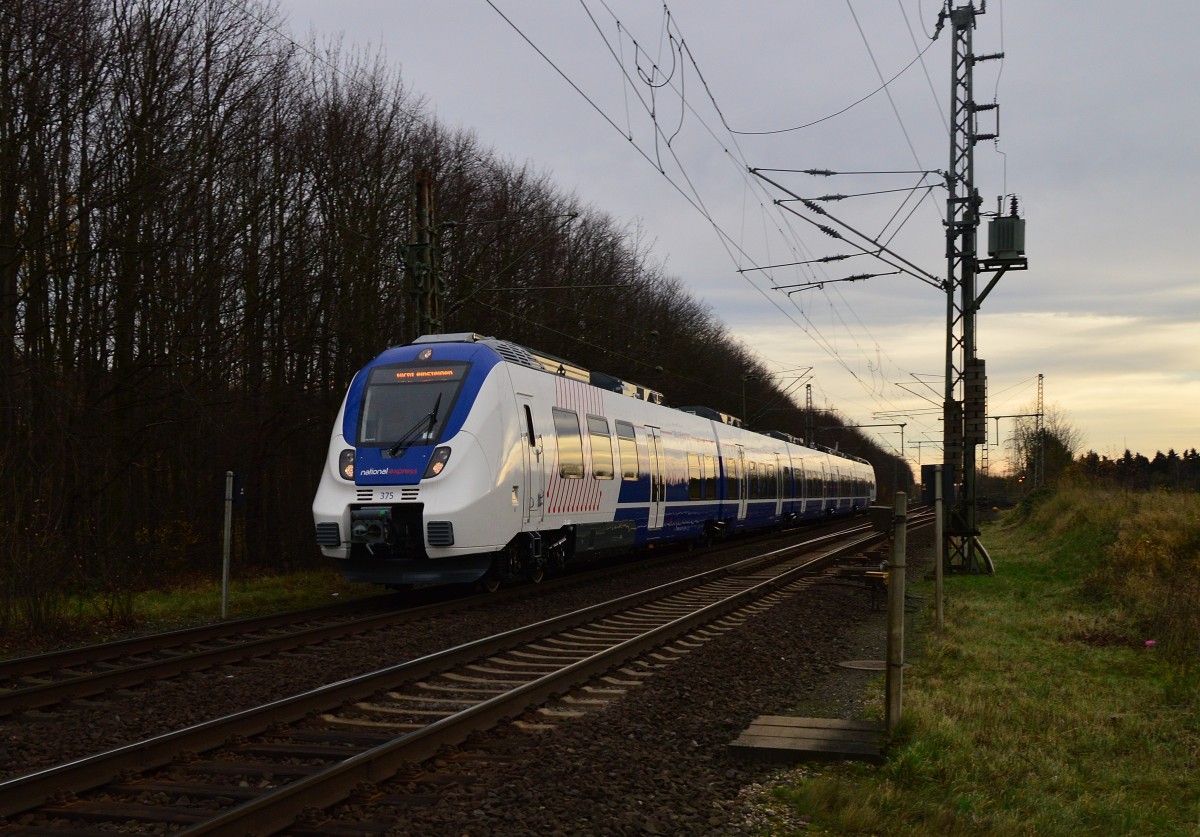 Im Testbetrieb eine Woche vorm Fahrplanwechsel ist der NX 375 hier unweit des BÜ Hackenbroicher Weg in Worringen von mir aufgenommen worden. Samstag den 5.12.2015
