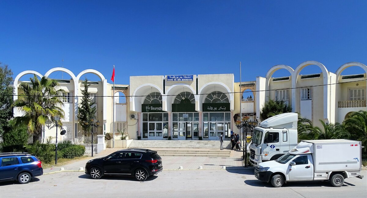 Im Trennungsbahnhof Gare de Bir Bouregba geht es von Tunis kommend östlich nach Nabeul oder südlich nach Sousse - Sfax. Aufnahme vom 15.3.2020.