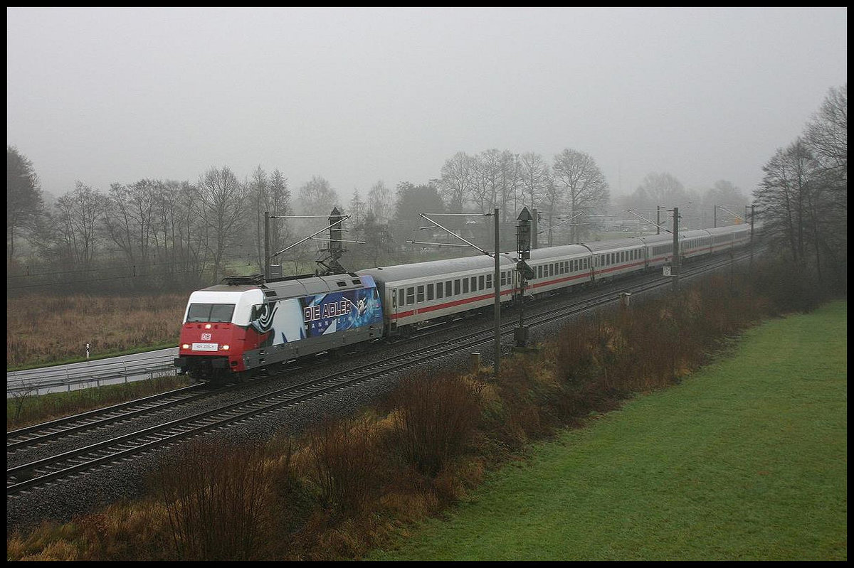 Im trüben Morgen Nebel des ersten Weihnachtstages kommt hier am 25.12.2006 Adler Mannheim in Form der 101070 mit dem IC 2113 nach Passau durch Hasbergen. Trübe verregnete Weihnachten gab es schon damals!