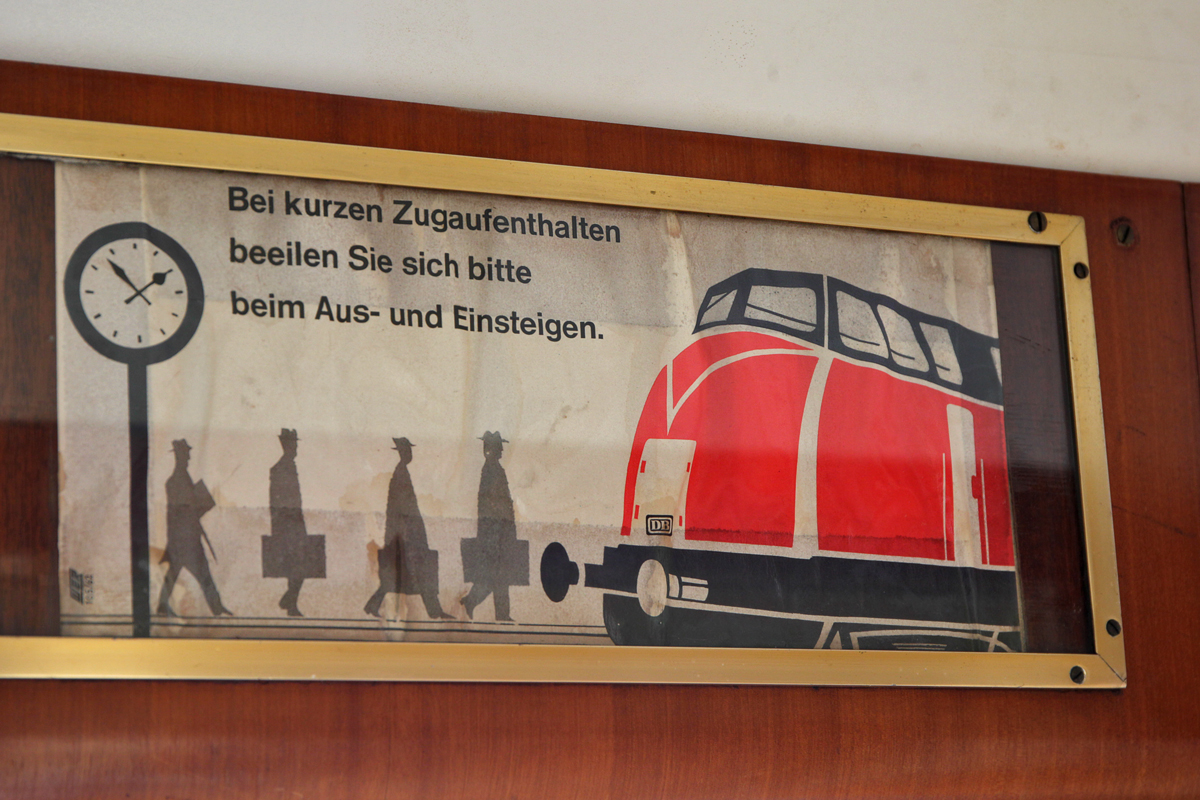 Im Weltmeisterschaftzug VT 08 kann man diese schöne Werbung der DB besichtigen.Bild vom 5.9.2015