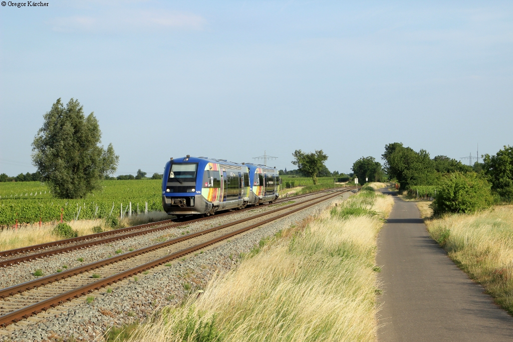 Immer abends am Sa und So tauchen in der Südpfalz zwei Gäste aus dem Elsass auf. SNCF X 73906 und 73909 fahren am 22.06.2014 die RB 18838 (Strasbourg -) Wissembourg - Neustadt und wurden bei Edesheim fotografiert.