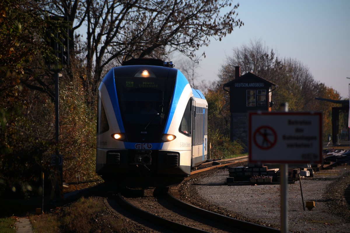 Immer ein Bild Wert,.... 5063.008 in S-Bahn-Blau bei der Ausfahrt aus Deutschlandsberg Richtung Wies Eibiswald am 3.November 2015
