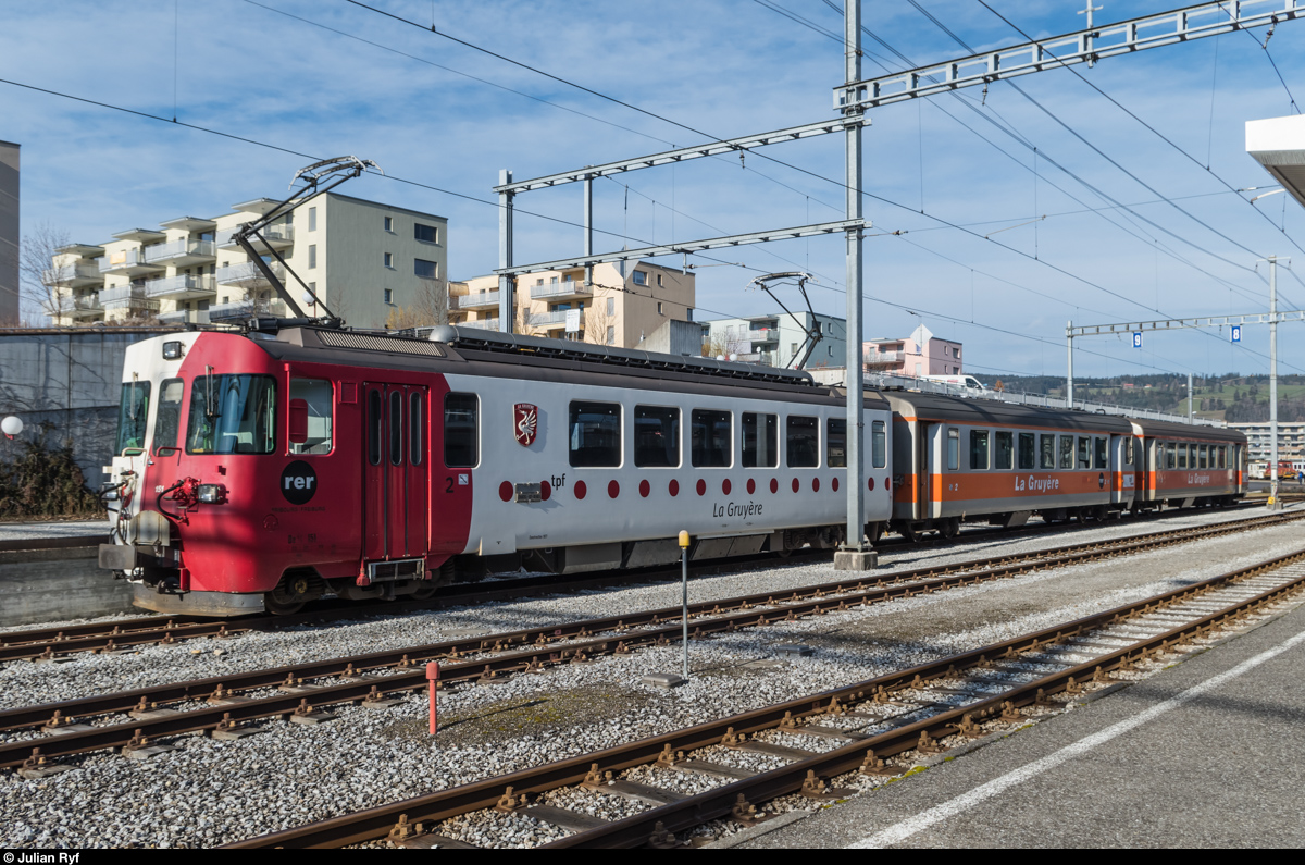 Immer noch existieren bei der TPF mehrere Steuerwagen in der alten Lackierung. Nach vollständiger Ablieferung der neuen Züge ist es derzeit aber eher unwahrscheinlich, dass diese das neue Farbschema noch erhalten werden bevor sie dem Recycling zugeführt werden. 
Am 30. Januar 2016 steht Be 4/4 151 zusammen mit den Bt 253 und 256 in Bulle abgestellt.