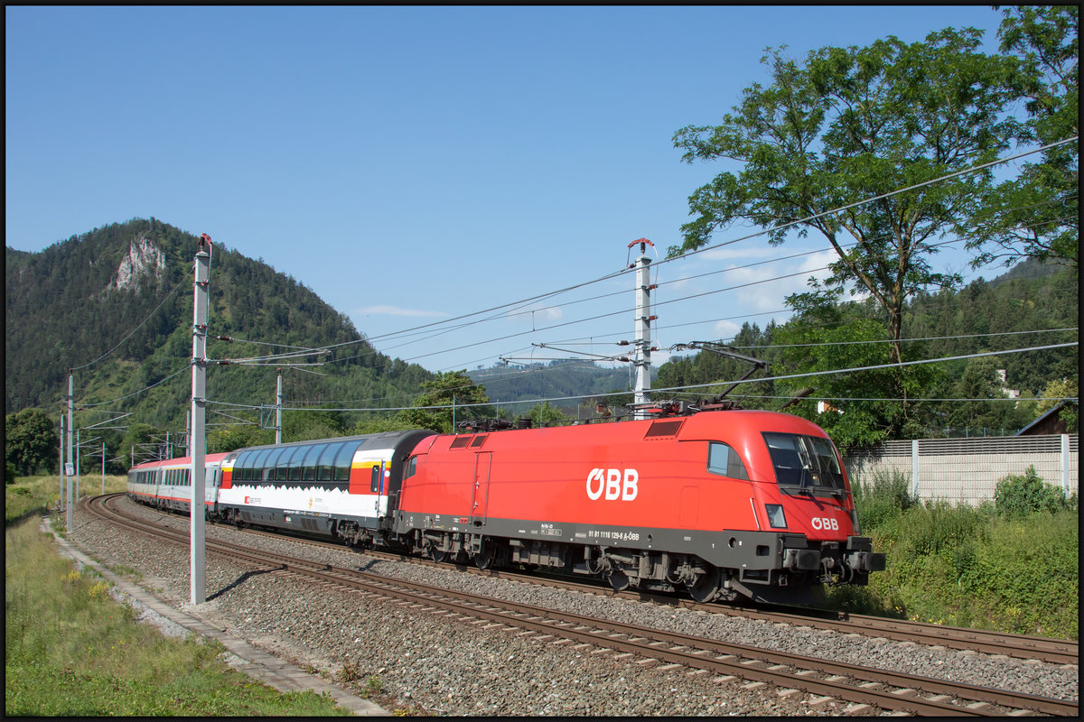 Immer schon zog der  Panoramawagen  Blicke und Träume auf sich ,.. 
Am 25.06.2020 konnte ich ihn bei Stübing zum ersten mal ablichten. 
