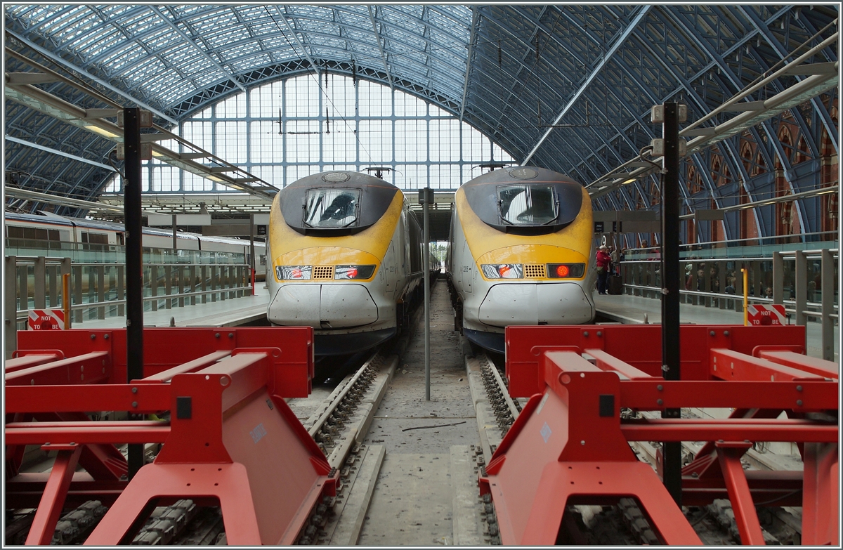 Immer wieder faszniernd: die Eurostarzüge (Class 373) im Bahnhof von London St Pancras. 

11. Mai 2014 