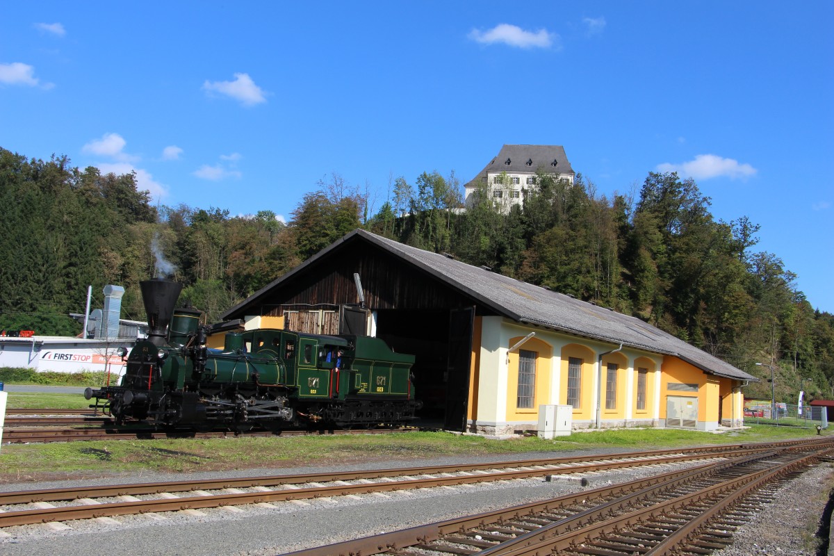 Immer wieder gerne gezeigt und auch immer wieder ein Bild Wert. 29.671 vor dem Heizhaus Wies mit der Kulisse des Schlosses zu Burgstall im Hintergrund. 28.09.2014