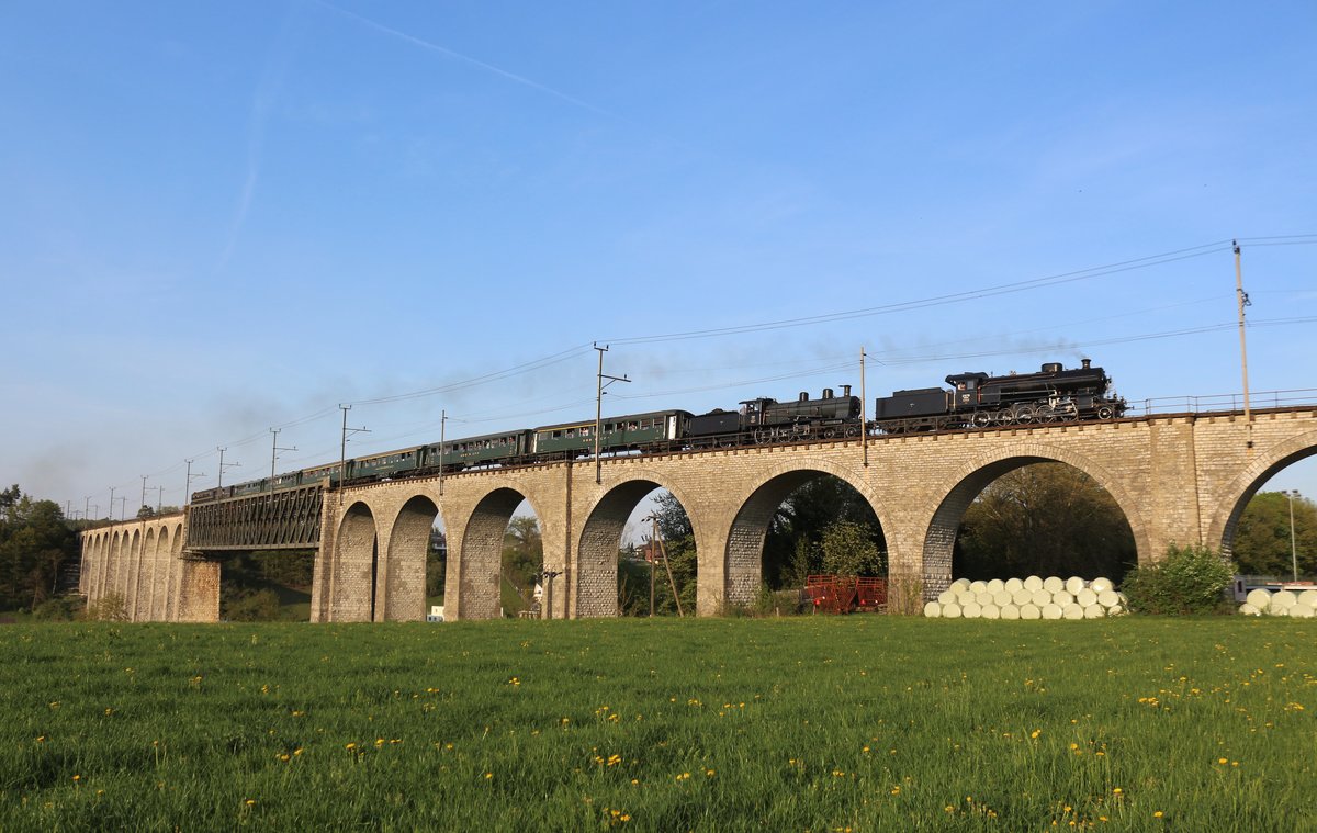 Impressionen der beiden bekanntesten SBB-Dampfloks: 
SBB Historic C 5/6 Nr. 2978  Elefant  und A 3/5 Nr. 705 durchquert mit dem Dampfextrazug am 21. April 2018 auf der Rückfahrt die Rheinbrücke Eglisau.