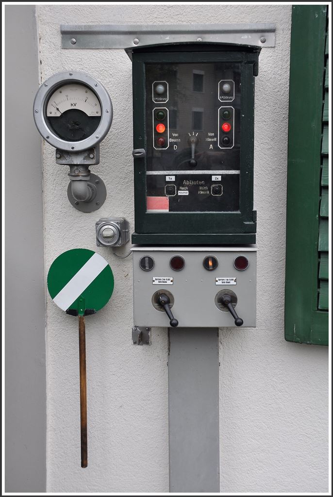 Impressionen vom Dampfverein Zürich Oberland aus Baeretswil. Der Befehlsstab darf auch bei einer Museumsbahn nicht fehlen. (03.05.2015)