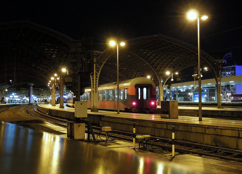 Impressionen Kln Hbf.: Endstation am Rhein im Regen. 27.102013