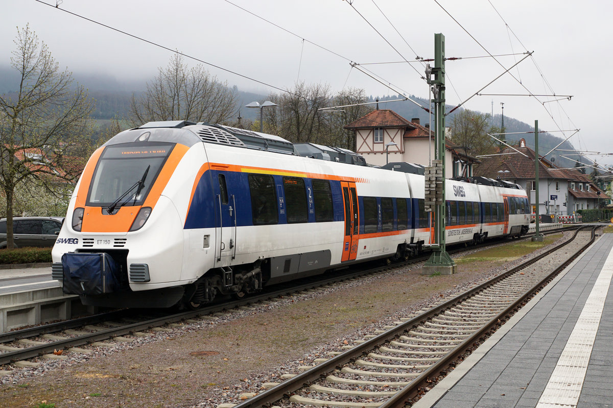 Impressionen der Münstertalbahn.
Die Münstertalbahn ist eine eingleisige, elektrifizierte Nebenbahn von Bad Krozingen nach Münstertal.
Sämtliche Aufnahmen sind am 5. April 2019 in Staufen entstanden.
Foto: Walter Ruetsch
