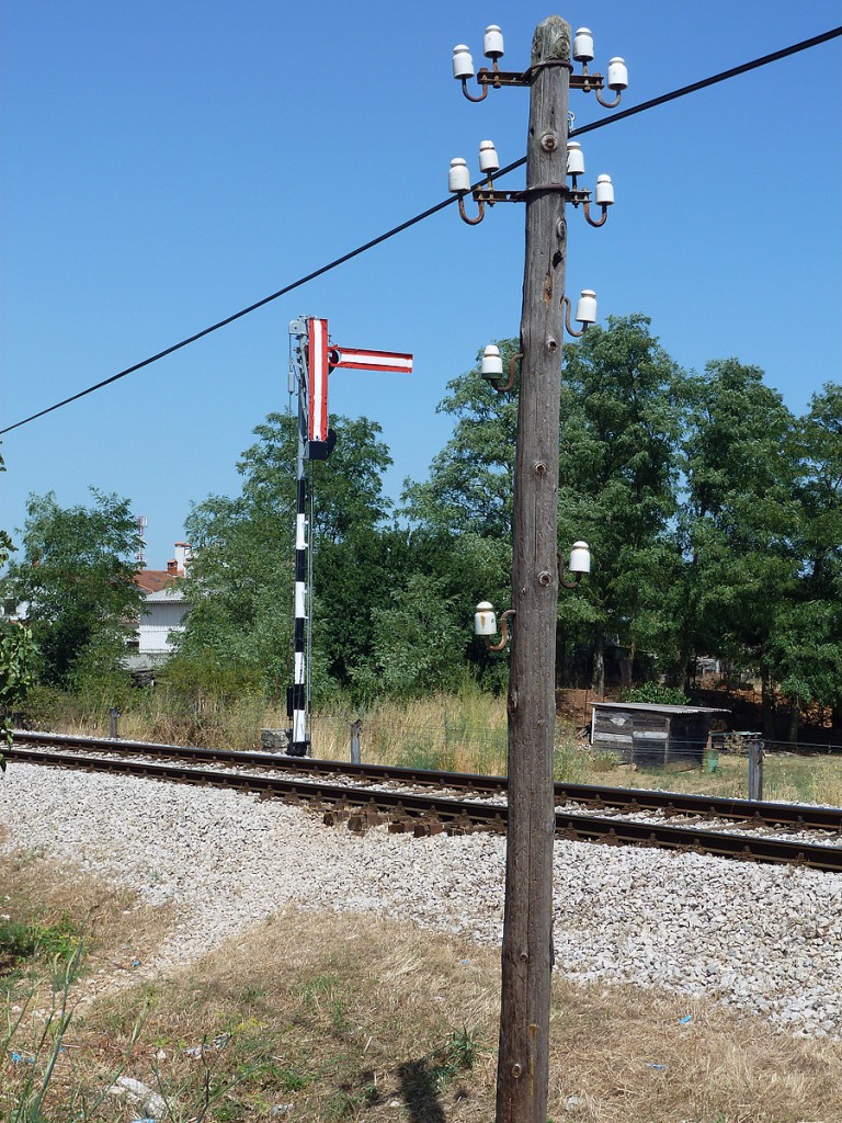 Impressionen nhe Haltepunkt Vodnjan (Strecke Kanfanar-Pula) am 3.8.2013
