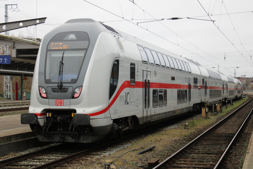 In abweichender Wagenreihung stand der IC 2239 von Rostock Hbf nach Leipzig im Rostocker Hbf.07.02.2020