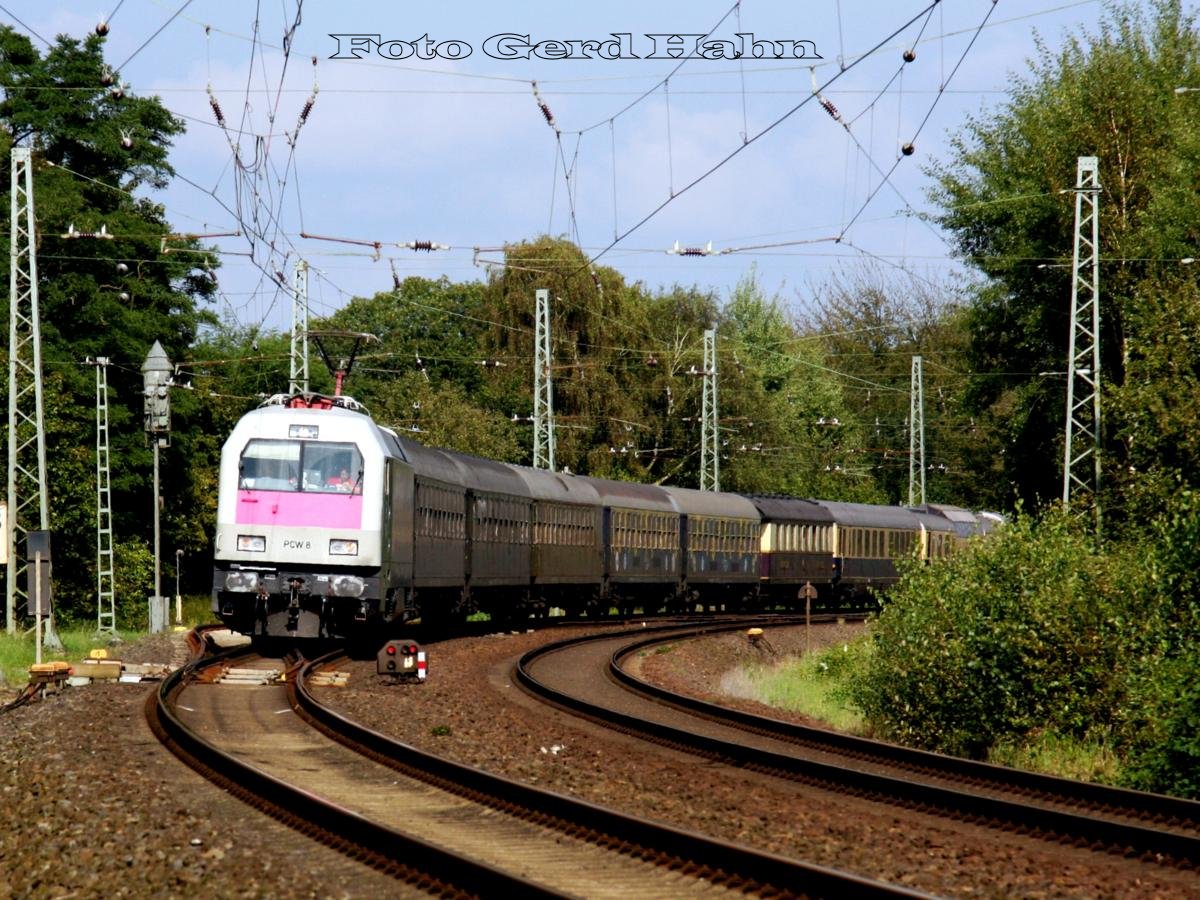 In der Ausgangskurve des Bahnhof Hasbergen kam mir am 7.9.2014 die PCW 8 ex 127001 mit dem  Rheingold  nach Köln vor die Kamera.