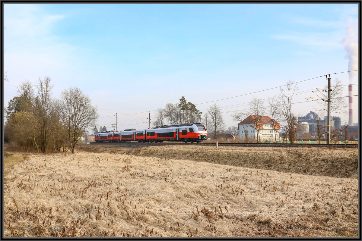 In den Bahnhof Werndorf zischt dieser 4744 mit 100 Sachen. 
21.02.2019