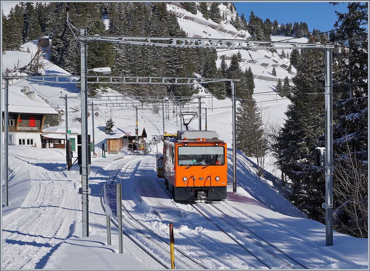 In Bouquetin wartet die TPC HGem 2/2 N° 943 mit ihrer Schneefräse auf den Gegenzug um dann Richtung Villars sur Ollon weiter fahren zu dürfen. 

12. März 2019