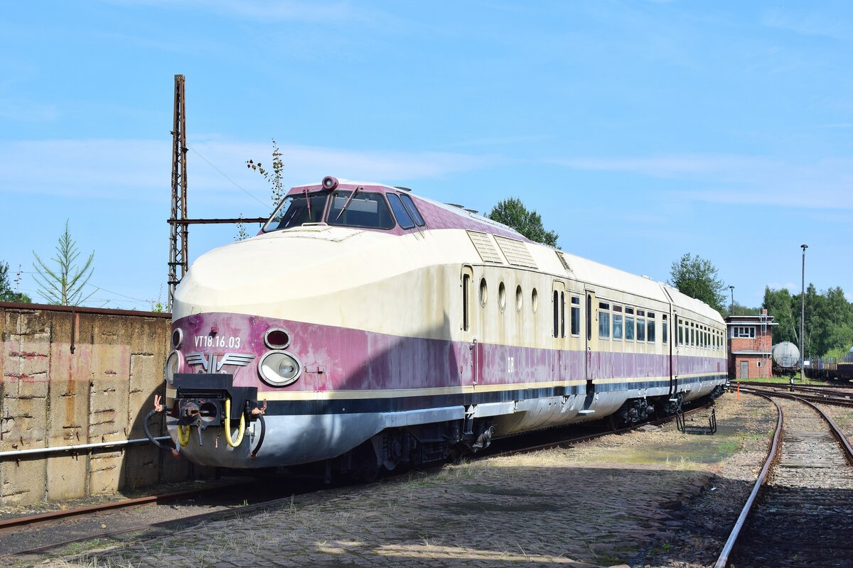 In Chemnitz Hilbersdorf steht VT18.16.03 abgestellt und wartet dort auf bessere Tage.

Chemnitz 12.08.2021