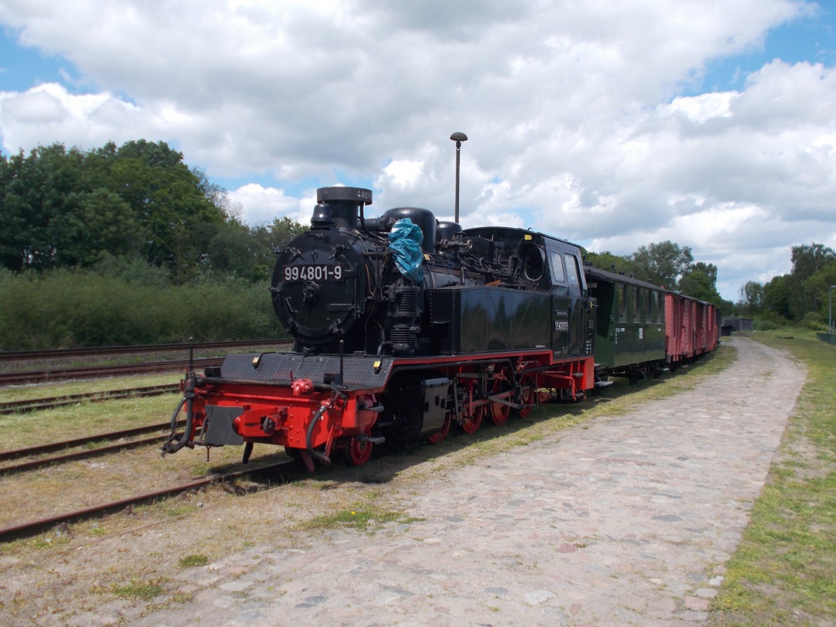 In diesem Jahr ist es 99 4801 die zum Bahnhofsfest im Putbuser Ausstellungsgelände gezeigt wird.Aufnahme am 29.Mai 2015.