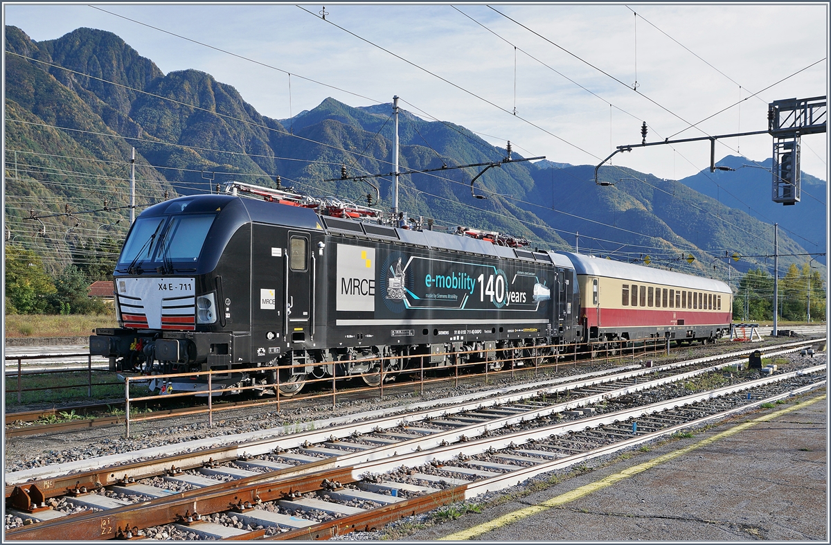 In Domodossola steht die Siemens 91 80 6193 711-9 D-Dispo und weisst auf 140 Jahre elektrische Mobilität hin. 

10. Okt. 2019