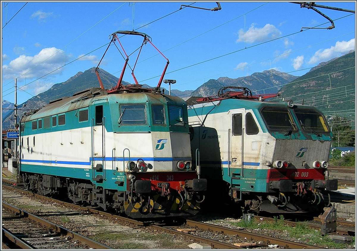In Domodossola verdeckt die schöne FS E 424 343 die etwas eignewillig gestaltete E 402 003.
(1200 px Version)
30. Aug. 2006