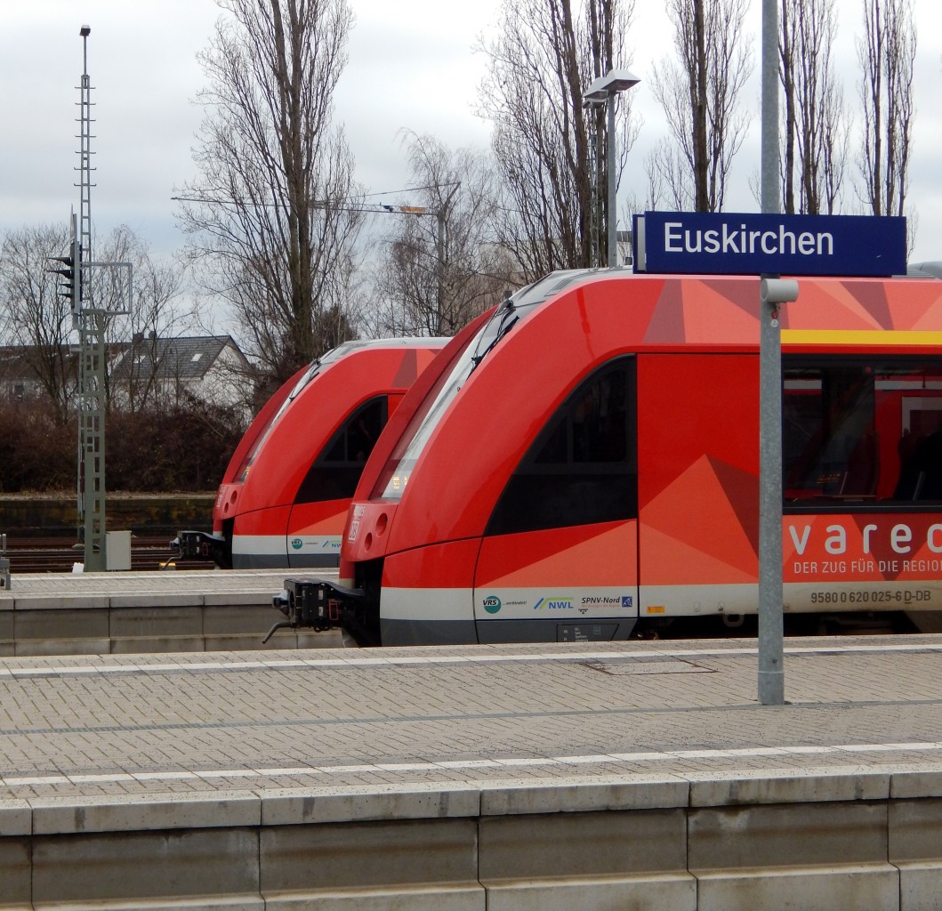 In Euskirchen fahren heute auf allen ankommenden Linien 620er welche fast alle zur ungefähr gleichen Zeit ankommen und auch kurz zeitig nacheinander abfahren.

Euskirchen 23.01.2016