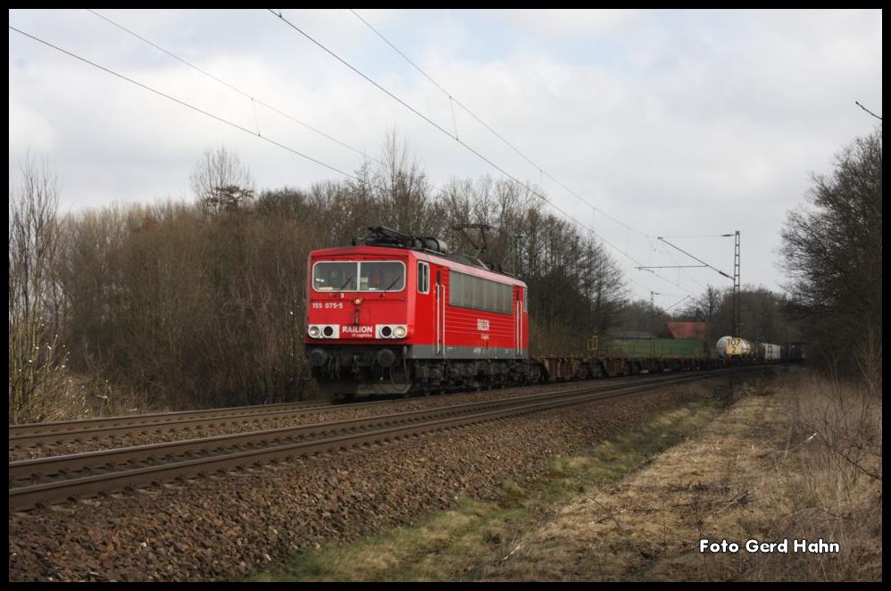 In frisch lackiertem Outfit war 155075 am 13.03.2015 um 11.01 Uhr am Ortsrand von Hasbergen auf der Rollbahn in Richtung Münster unterwegs.