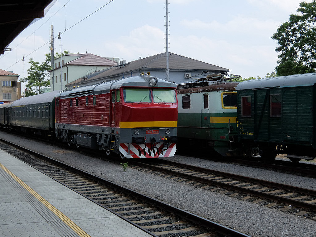 In frischem Lack und mit altem CSD Anstrich glänzt T478 2 069 am 23.6.2017 am Koliner Bahnhof. Die Lok steht in einer kleinen Gruppe historischer Fahrzeuge auf zwei Abstellgleisen südlich von Bahnsteig 1a.