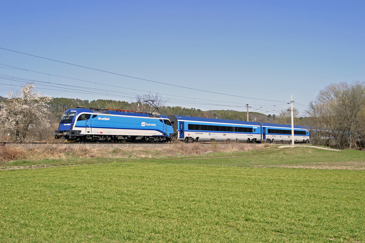 in frühlingshafter Gegend befindet sich RJ-73 mit 1216.250 bei Pottschach. 27.3.16