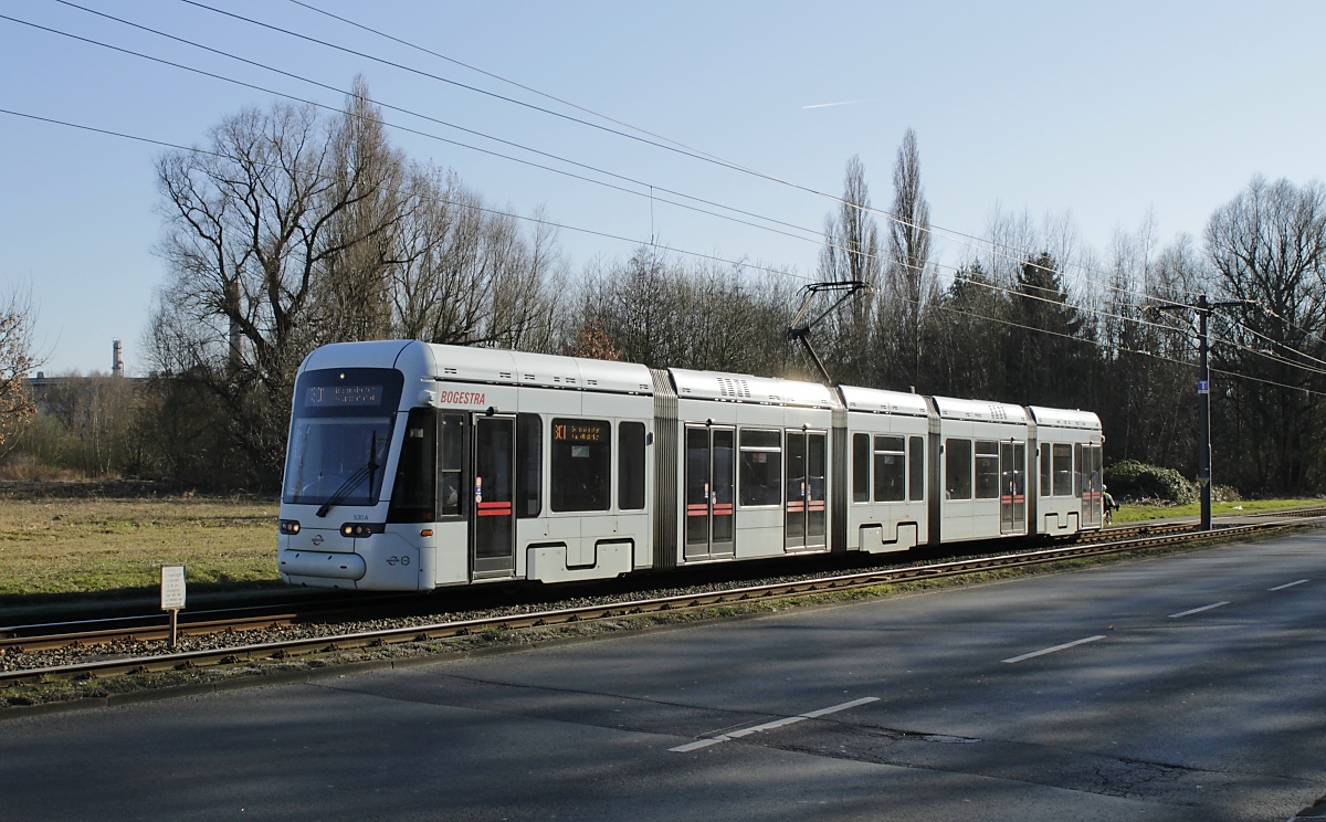 In Gelsenkirchen-Beckhausen ist der Bogestra-Tw 530 am 08.03.2022 im Richtung Innenstadt unterwegs