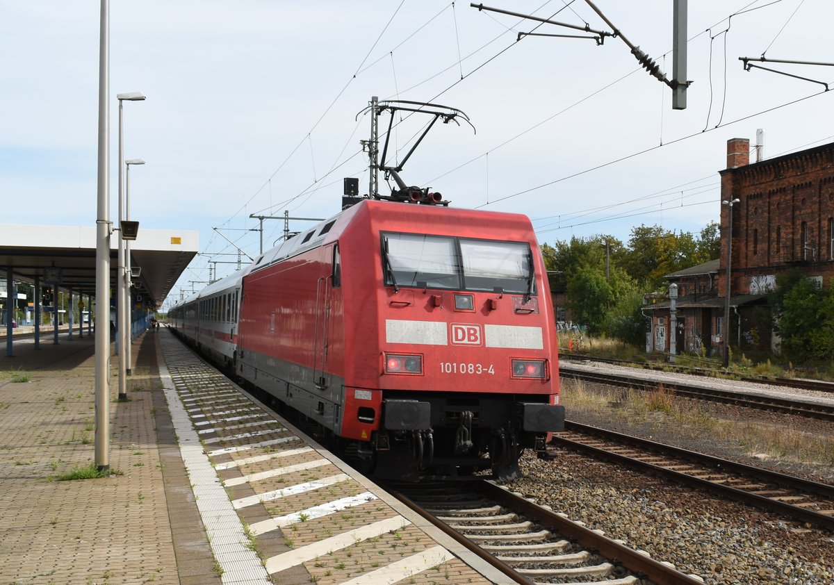 In Gotha konnte ich die 101 083-4 am Samstagmittag den 8.9.2018 mit einem IC an Gleis 3 fotografieren.